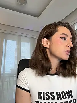 nicollefiorett online show from April 19, 10:45 pm