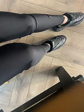 FeetVibe online show from November 11, 8:33 am