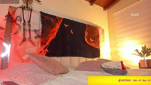 lil hanna18 online show from November 1, 9:52 pm