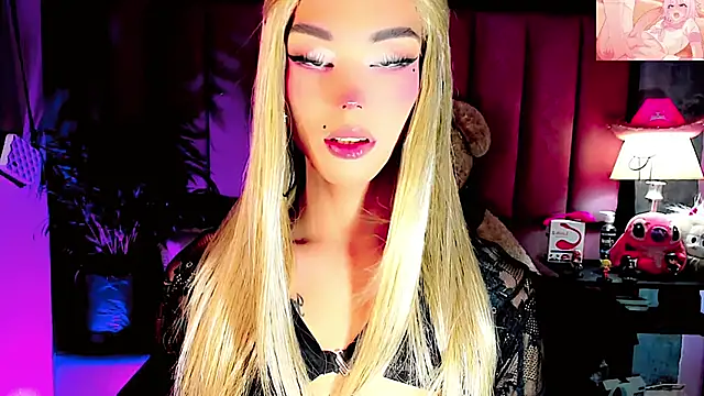 Snapshot of dollswit01 chatting on November 2, 2:37 am dollswit01 online show from November 2, 2:37 am