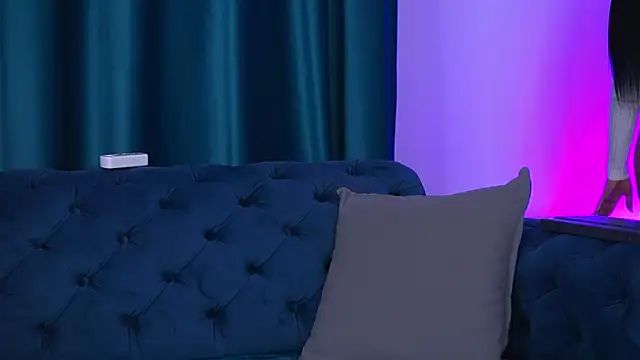 DeniseDevilles online show from April 30, 8:25 pm