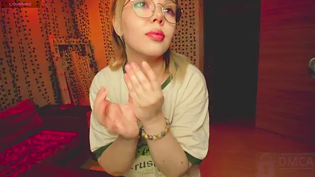 whoa-hoa-hoa-hoa-hoa online show from April 11, 3:27 pm