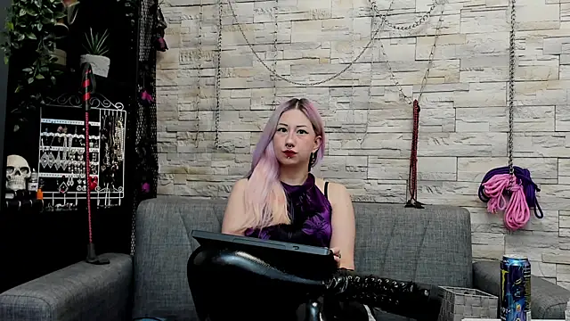 CruelMistress online show from June 13, 4:54 am