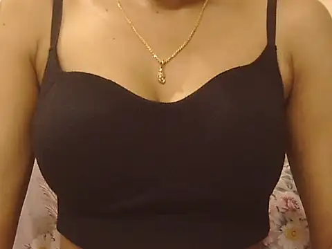 Snapshot of _FluffyHxney_ chatting on October 18, 6:31 pm  FluffyHxney  online show from October 18, 6:31 pm