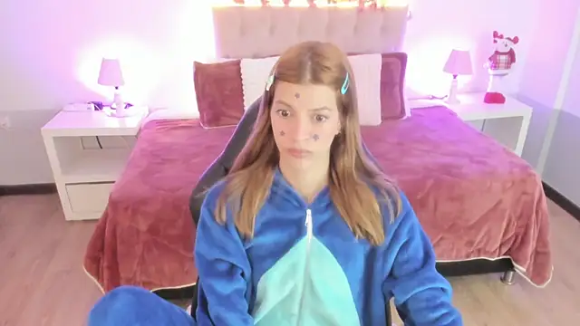 Nora Vennucci online show from December 16, 12:33 pm