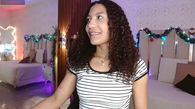 Daphnne tay online show from November 26, 3:40 am