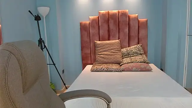 lou rosse  online show from March 24, 7:52 pm