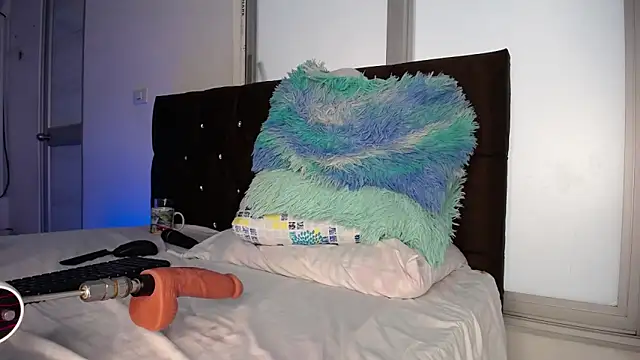 Sweet hot mia online show from March 20, 3:50 pm