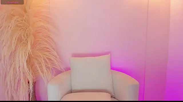 Snapshot of thaliafox_ chatting on September 18, 8:40 pm thaliafox online show from September 18, 8:40 pm