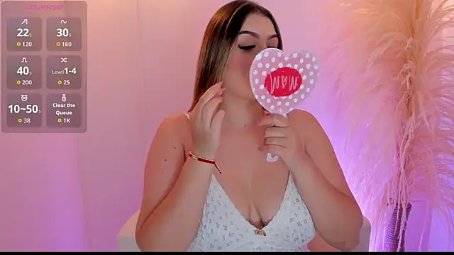 Snapshot of thaliafox_ chatting on October 15, 12:35 am thaliafox online show from October 15, 12:35 am