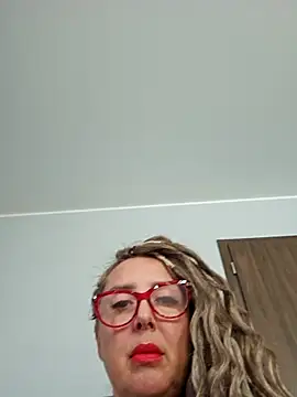 Snapshot of MariaRichi_ chatting on October 7, 8:41 am MariaRichi  online show from October 7, 8:41 am