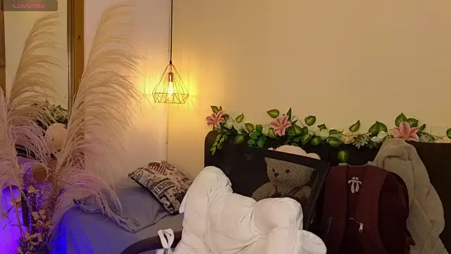 Snapshot of Hannah_williams1 chatting on September 19, 10:09 pm Hannah williams1 online show from September 19, 10:09 pm