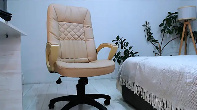 NaughtyNylonFeet online show from October 6, 5:35 am