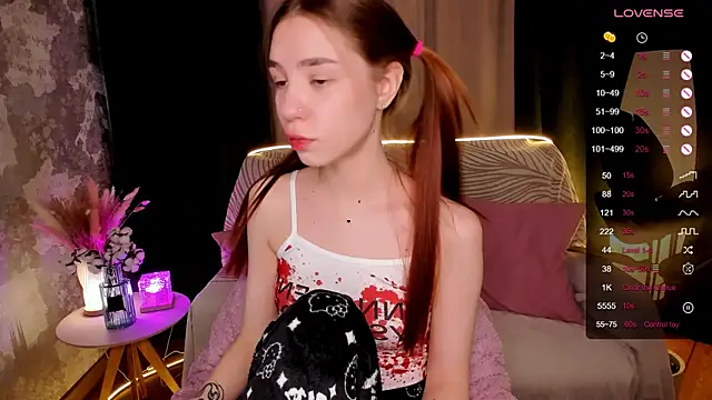 Snapshot of MilliBrown_ chatting on October 20, 8:39 am MilliBrown online show from October 20, 8:39 am