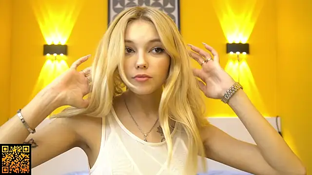 norakisses online show from September 19, 8:35 am