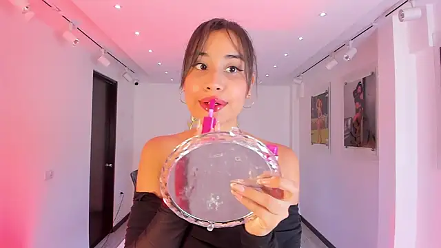 NairobiLee online show from November 18, 11:55 am