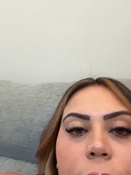 lariic online show from March 14, 9:16 pm