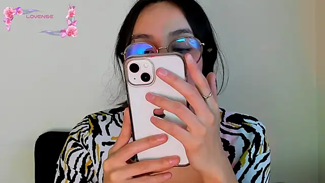 its  angelica  online show from March 30, 9:36 pm