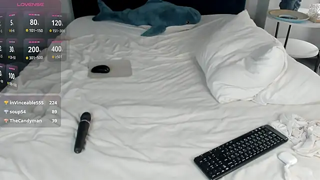 Esme Runn online show from April 11, 7:45 am