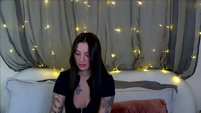 AlexandraBloom online show from October 29, 6:32 pm