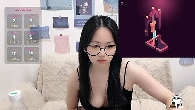 Snapshot of LiLiYbaby chatting on October 12, 7:11 am LiLiYbaby online show from October 12, 7:11 am