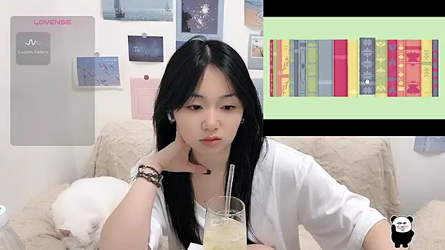 Snapshot of LiLiYbaby chatting on October 15, 7:33 am LiLiYbaby online show from October 15, 7:33 am