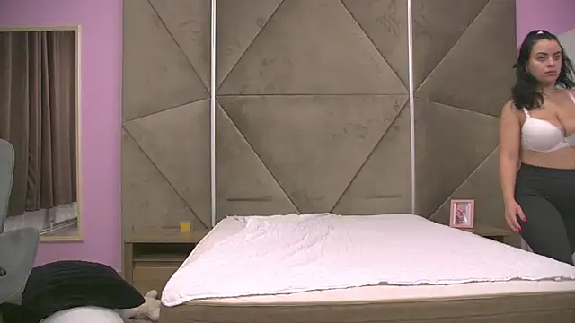 ElyzaIbarra online show from October 24, 5:25 am