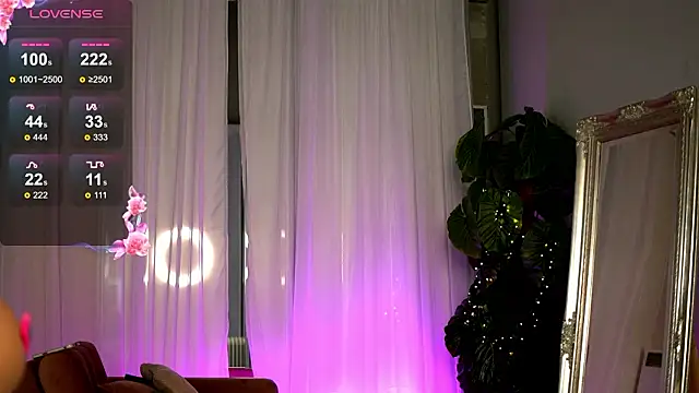 VivianneSteinX online show from March 14, 10:00 pm