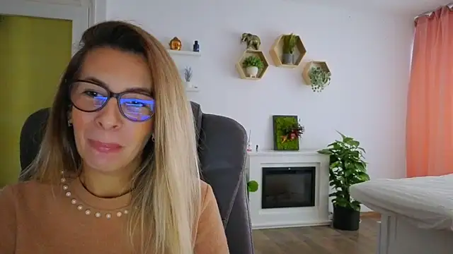 SukyGirl online show from October 6, 7:47 am