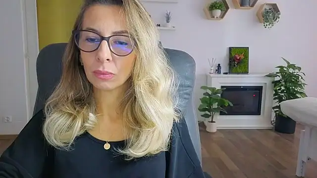 SukyGirl online show from October 21, 7:45 am