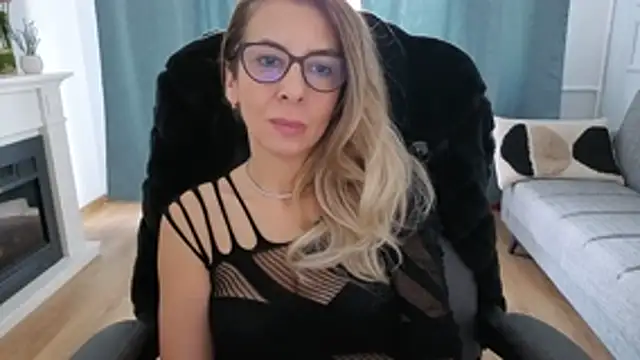 SukyGirl online show from March 18, 8:30 am