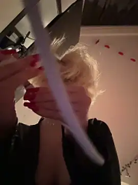 XMelissaX online show from April 10, 10:05 pm