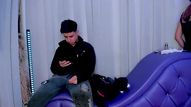 Yourslust  online show from December 15, 8:25 pm