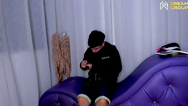 Yourslust  online show from October 26, 7:31 pm