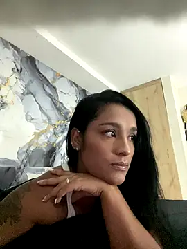 KatalinnaBrown online show from December 17, 11:36 am