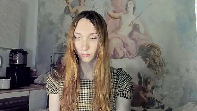 LisaIcon online show from April 13, 6:52 pm