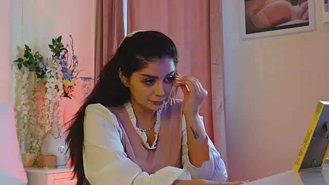 Amberseyes online show from April 9, 7:25 am