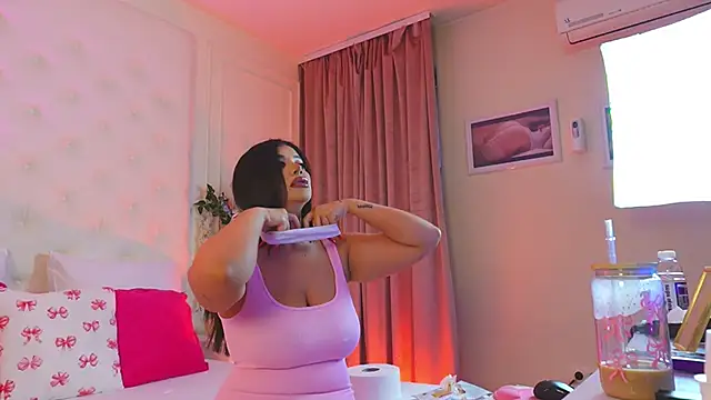 Amberseyes online show from March 28, 11:32 am