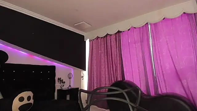 Coral Gibson online show from March 19, 1:04 pm