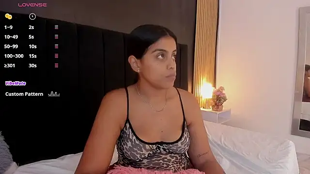 sweetsofia18 online show from March 28, 11:25 pm