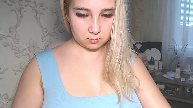 DolphinDreams online show from February 25, 11:09 am