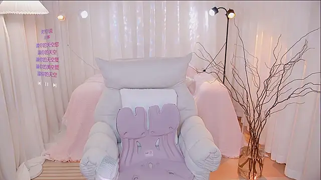 Daisy7 11 online show from April 3, 3:10 pm