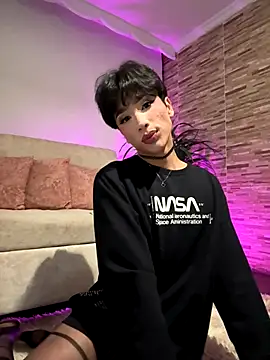 sue   0 online show from December 3, 4:15 am