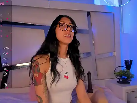 Mis  lola online show from November 20, 8:43 pm