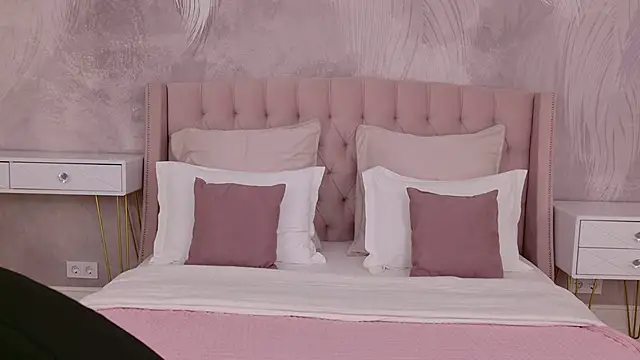 milaleoneli online show from February 22, 3:02 pm