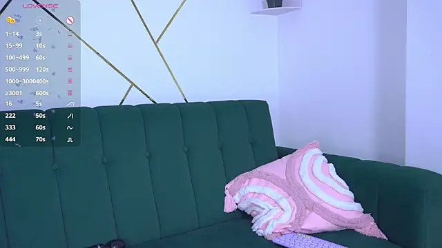 b3llaspringg online show from December 20, 1:09 am