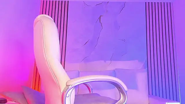 MiaCavallii  online show from October 2, 4:39 am