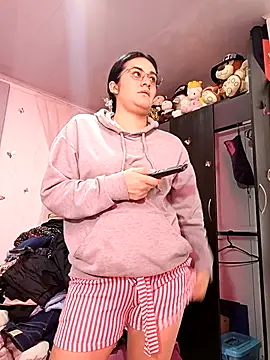 Hanna Kinsley online show from November 6, 3:29 pm