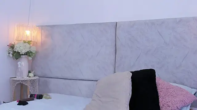 naomiii   online show from December 19, 11:57 am