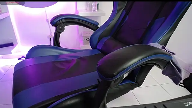 Snapshot of AMBER_LOVE22 chatting on September 18, 7:23 pm AMBER LOVE22 online show from September 18, 7:23 pm